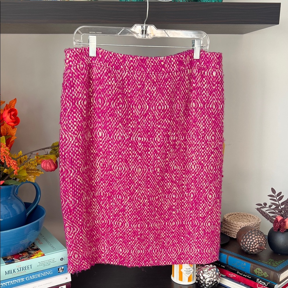 A J. Crew Pink and white Geometric tweed #2 Pencil Skirt in size 10